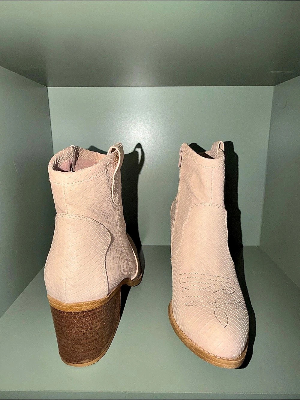 CL Western Heeled Ankle Boots in Pink Like New